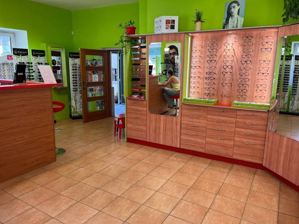 Prodejna VESELÁ optika - výběr obrub