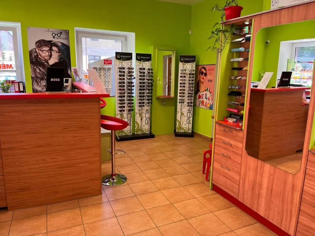 Prodejna VESELÁ optika - prodejní pult