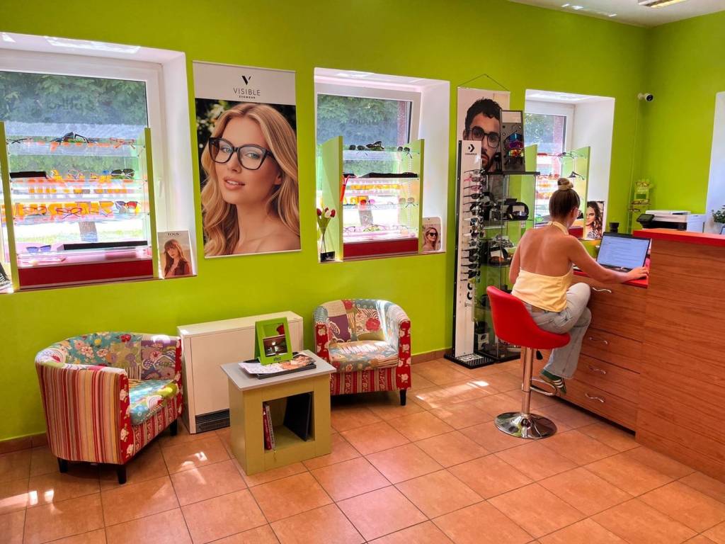 Prodejna VESELÁ optika - vystavené brýle